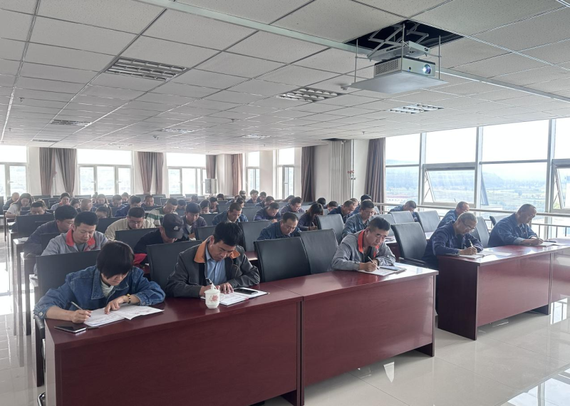 廉當&ldquo;鐮&rdquo;可以除雜念   欲為&ldquo;獄&rdquo;勢必積災(zāi)難 &mdash;&mdash;集團紀委書記為物產(chǎn)工投公司黨員干部、關(guān)鍵人員 授主題教育廉政專題黨課